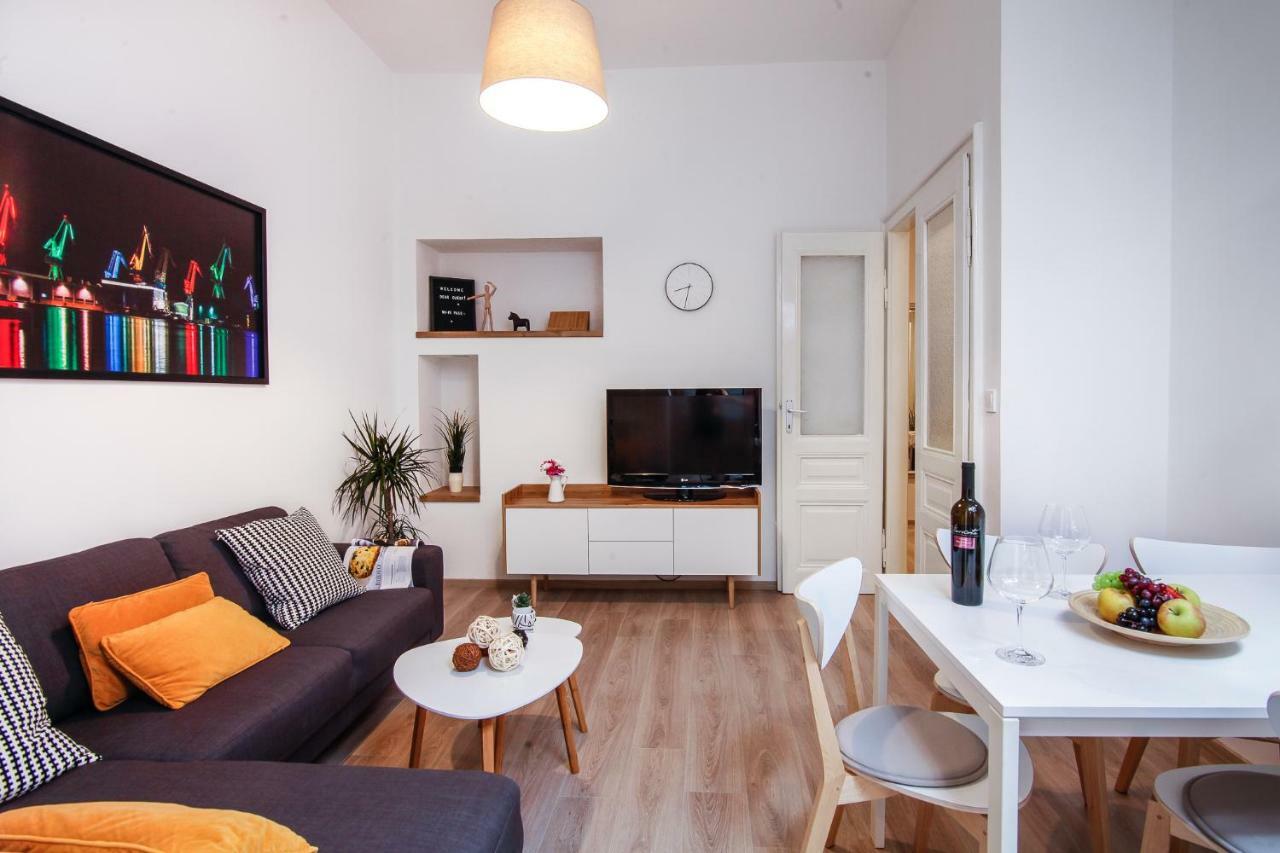 Apartment Kensi*** Pola Esterno foto