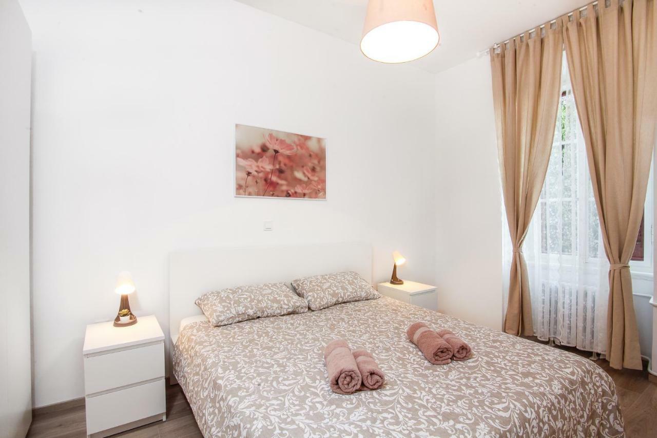 Apartment Kensi*** Pola Esterno foto