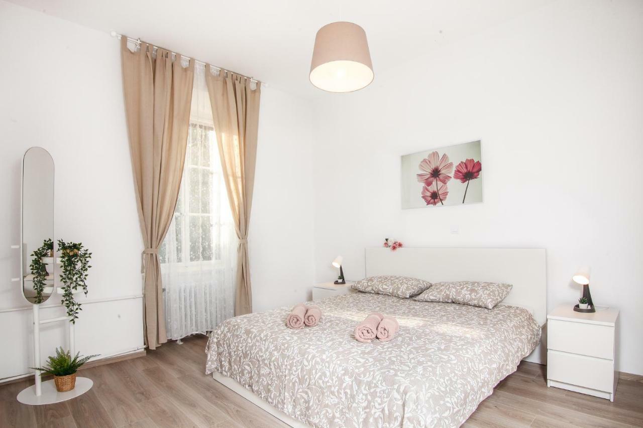 Apartment Kensi*** Pola Esterno foto